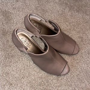 Lifestride size 7.5 tan peep toe